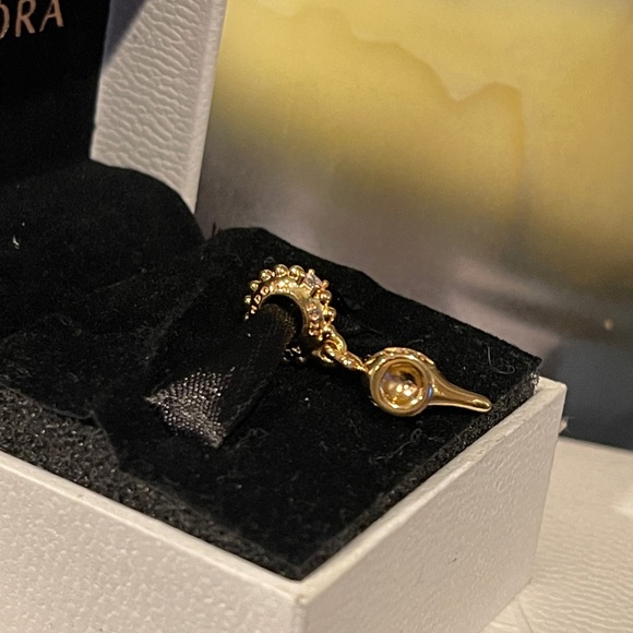 Pandora x Disney Aladdin Genie Lamp Charm - Picture 4 of 6